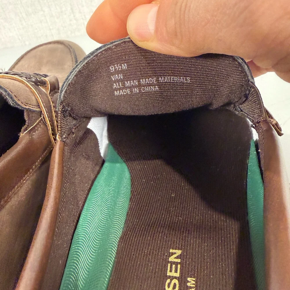 The Unbranded Brand van heusen